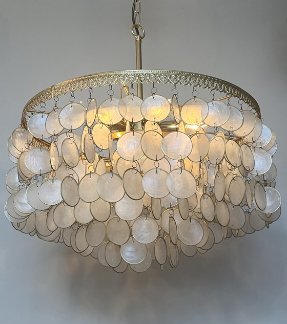 Image 1 of Lampe pendante vintage 60's en forme de coquillage, cadre en laiton