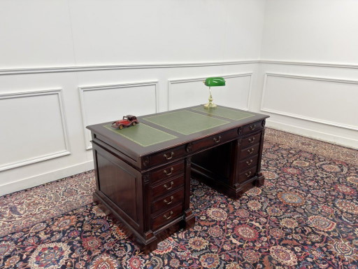 Bureau Chesterfield anglais classique