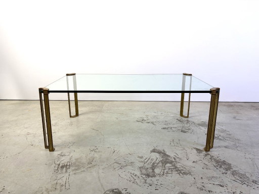 Mesa de centro Peter Ghyczy en latón y cristal