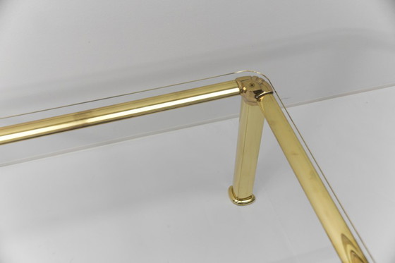 Image 1 of Table basse Hollywood Regency en laiton doré et verre, années 1970