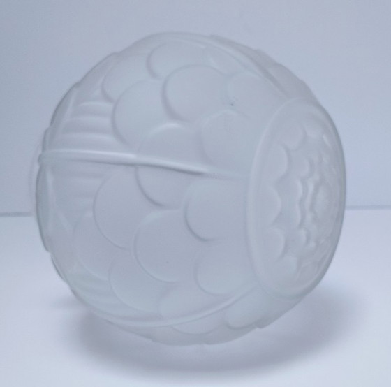 Image 1 of Lámpara esférica Art Déco, vidrio prensado moldeado