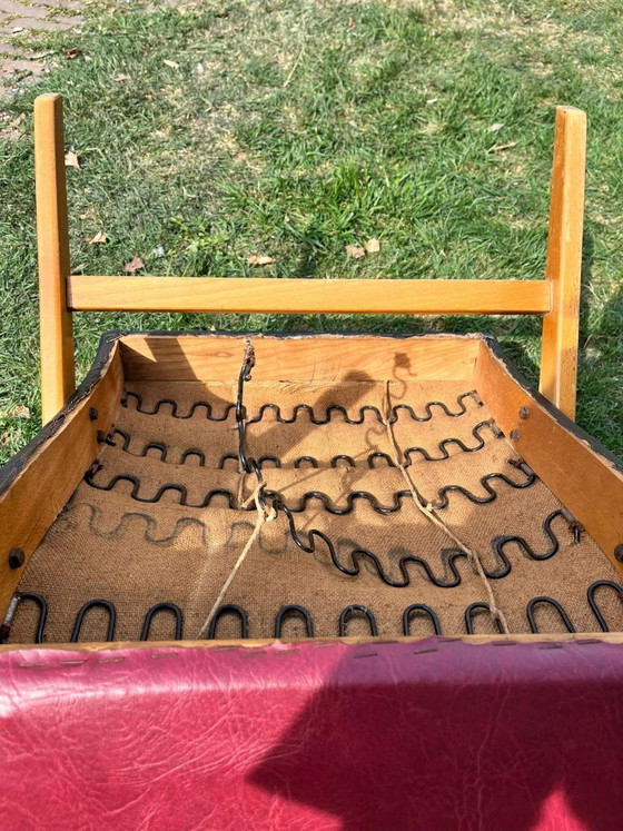 Tre sedie retrò con rivestimento rosso vino e nero – Poltrone, Legno (photo 6 of 6)