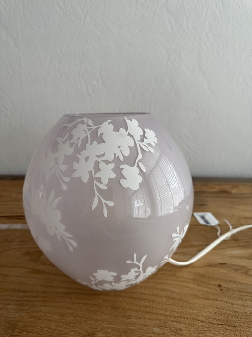 Lámpara de mesa IKEA Knubbig blanca de 22 cm
