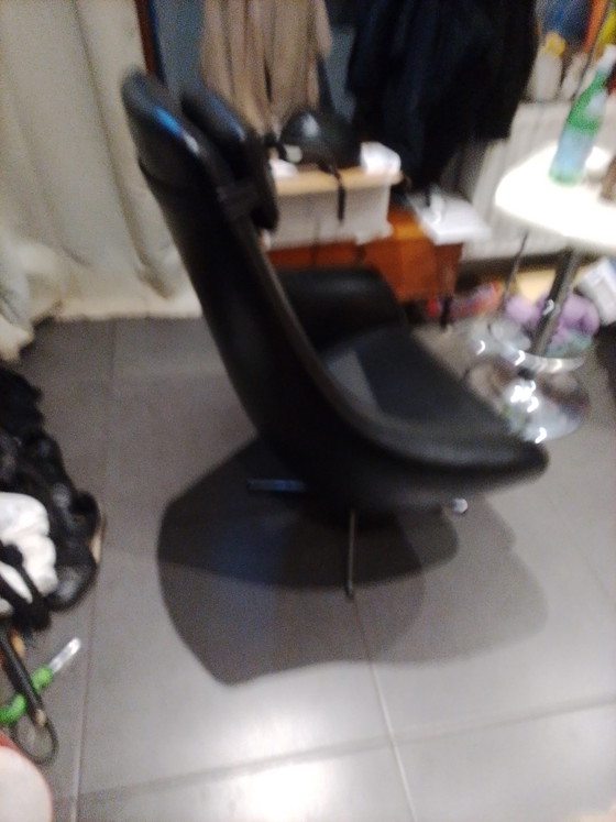 Image 1 of Fauteuil pivotant similicuir noir vintage 