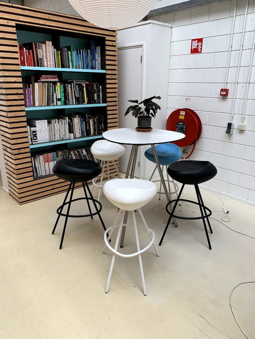 LONC Beaser bar stool