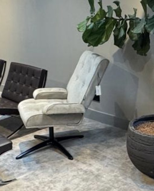 Image 1 of Poltrona girevole in legno William