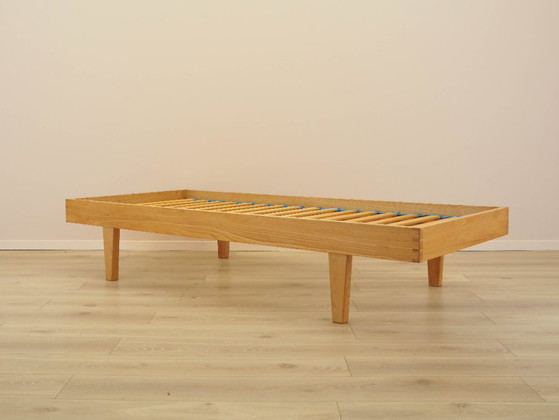Image 1 of Essenhouten bed, Deens design, jaren 70, gemaakt in Denemarken.