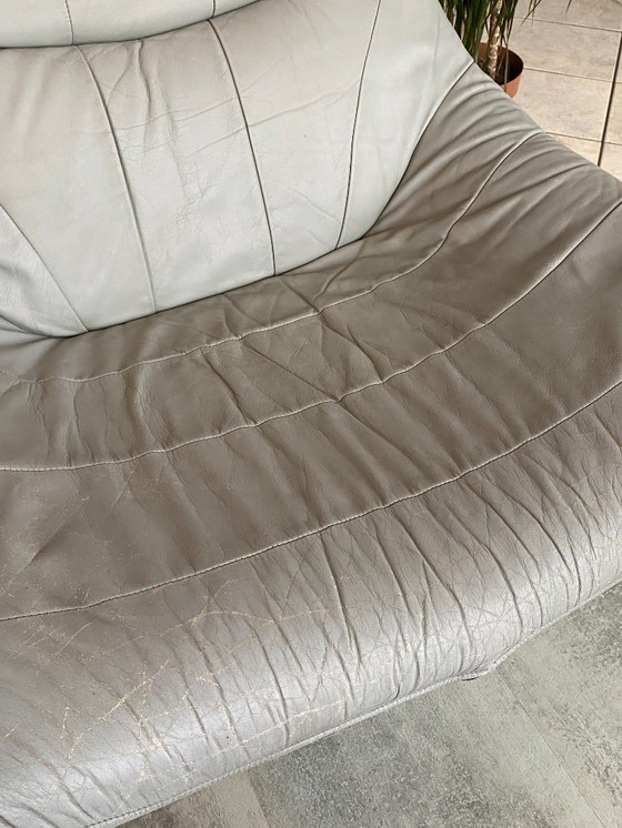 Image 1 of Mantis draaibare loungestoel met leren voetenbank van Gerard Van Den Berg, vintage jaren 70.