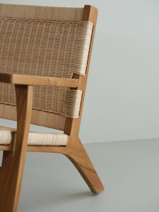 Image 1 of Poltrona lounge Valbona realizzata in teak massello e rattan intrecciato a mano.