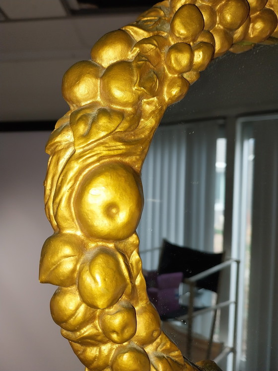 Image 1 of 1 x Vergulde Spiegel met Fruitmotief 35cm Doorsnede 1960's Hollywood Regency