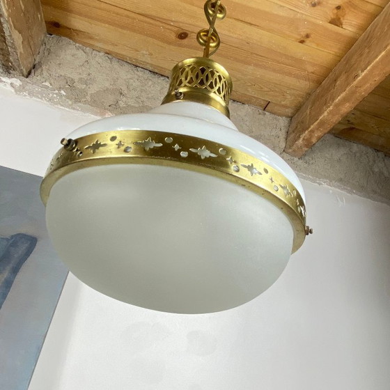 Opaline Chandelier Pendant Light 1920 with Gilded Brass Chain – Glass (photo 4 of 9)