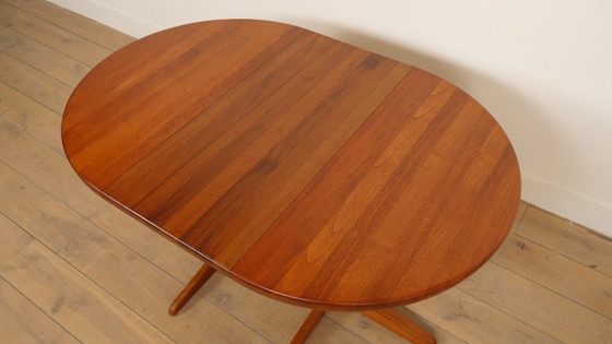 Image 1 of Compact vintage round dining table | extendable | 90 cm - 130 cm