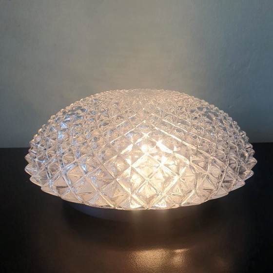 Image 1 of Bellissima lampada da soffitto/parete rotonda con rilievo di ananas, in stile Mid Century, realizzata in vetro fuso.