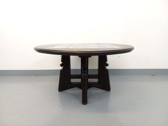 Image 1 of Table basse ronde modulable en table à manger “monte et baisse” vintage Guillerme et Chambron en chêne massif et céramique