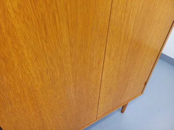 Image 1 of Armoire vintage en bois de chêne des années 60