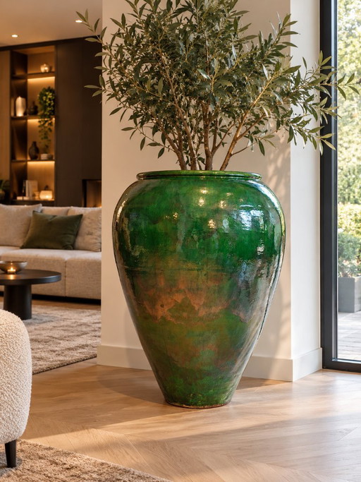 Large green ceramic flower pot – a real eye-catcher
