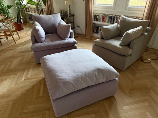 2 poltrone e 1 pouf di Timothy Oulton.