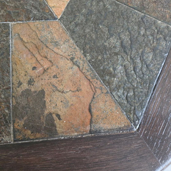 Image 1 of Vintage brutalistische salontafel uit de jaren 70, met 6 massief eikenhouten en stenen poten.