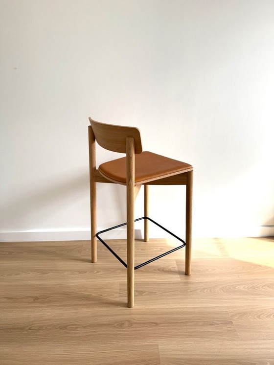 Image 1 of Chaise 2 Takt Cross Bar 75 cm en chêne et cuir