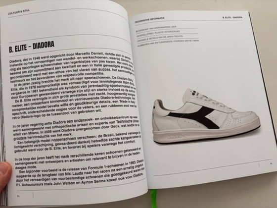 Image 1 of Libro illustrato sulle sneakers