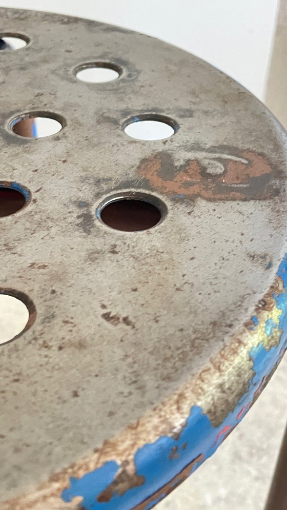 Image 1 of Paar industriële stalen PATINE TABOURETS Blauw & Chocolade VINTAGE