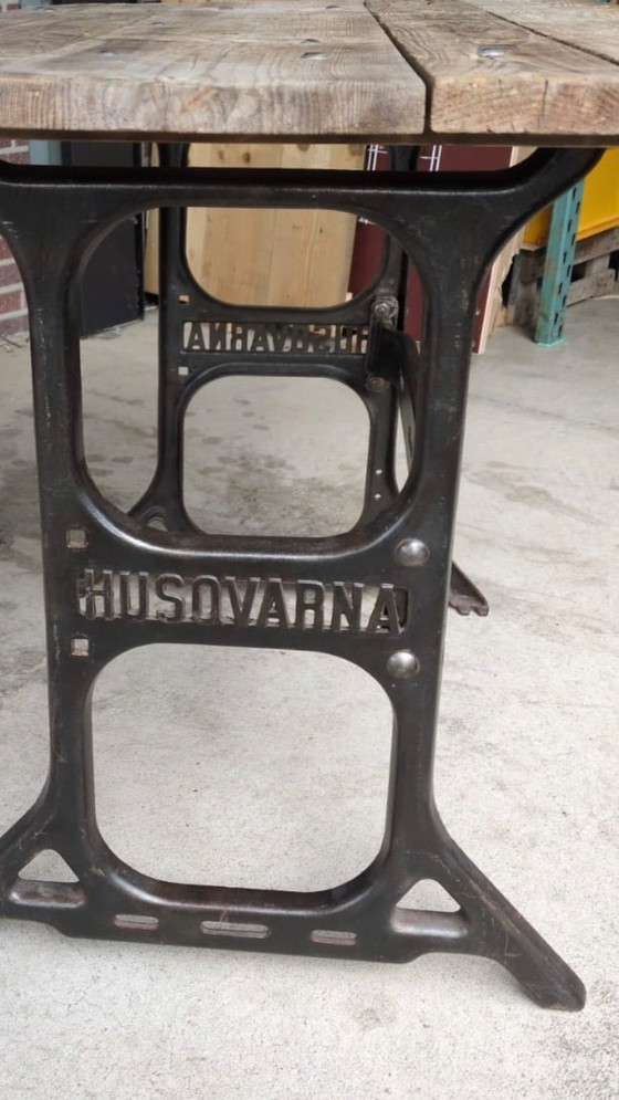 Image 1 of Tavolo vintage in ghisa Husqvarna