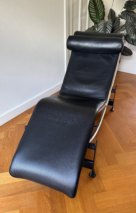 Cassina - Le Corbusier LC4 – Chaise longue, Leather, Metal (photo 6 of 9)