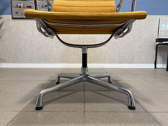 Vitra | Eames | EA107 | Hopsak Naranja | 2 unidades – Sillas de conferencia, Textil, Aluminio (photo 14 of 16)