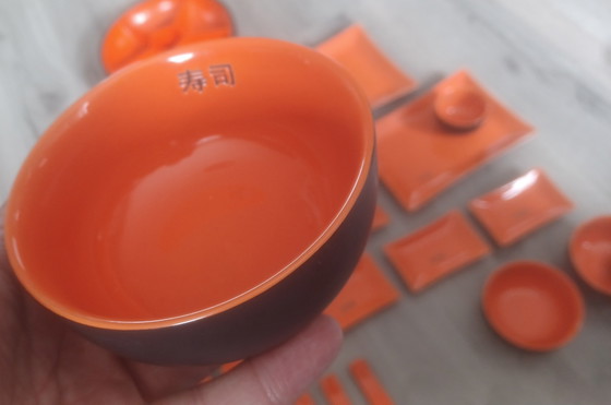 Großes japanisches Sushi-Set im futuristischen Stil aus Steingut und Keramik – Tafelgeschirr, Ceramic, Plastic (photo 5 of 9)
