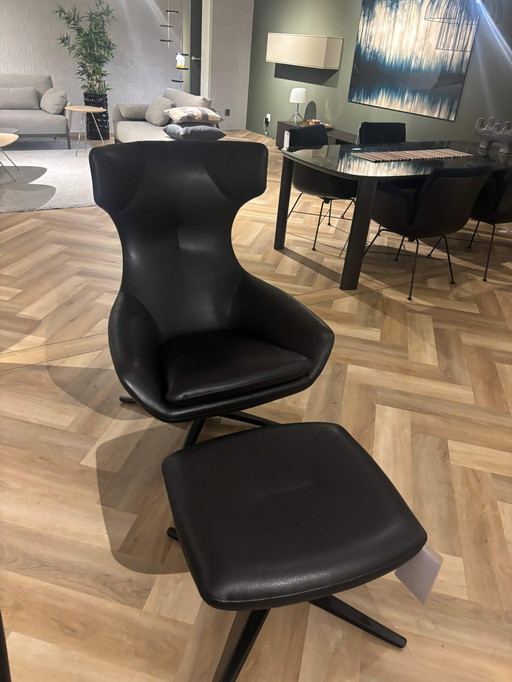 Leolux Caruzzo Plus armchair with ottoman