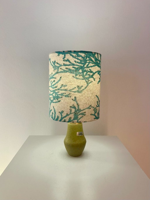 Reizende kleine Mini-Tischlampe - kabellos, upgecykelt aus Scheurich Vase 50er Jahre