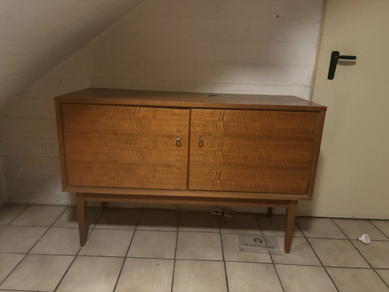 Elegant mid-century sideboard from the 1950s/60s – walnut – Wood, Brass (photo 5 of 5)