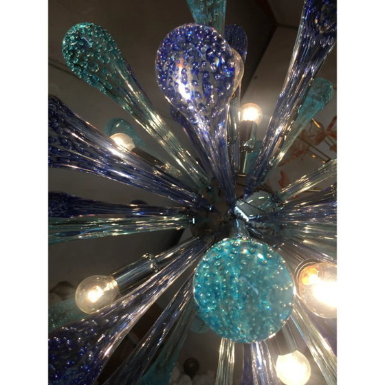 Image 1 of Lampadario Sputnik in vetro di Murano, gocce d'aria blu, con struttura in metallo cromato
