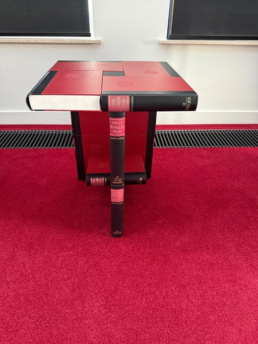 Bijzettafel van encyclopedie 