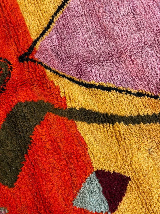 Image 1 of Farbenfroher marokkanischer Teppich in Gelb und Orange, authentischer marokkanischer Teppich
