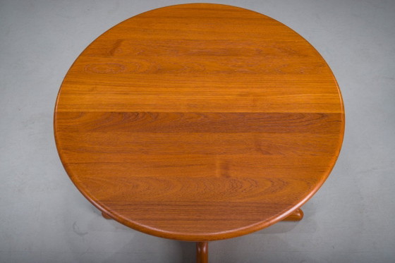 Image 1 of Table d'appoint ronde vintage scandinave danoise en teck, par Axelsen, 2003