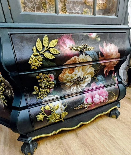 Image 1 of Vitrina renovada