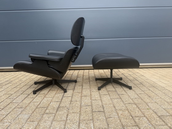 Image 1 of 2x Original Vitra Eames Lounge chair + Ottoman Full Black version in MINT CONDITION!!