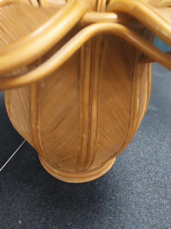 Image 1 of 1 x 1970's Italiaanse pencil reed / rotan eettafel met glazen blad 120cm  