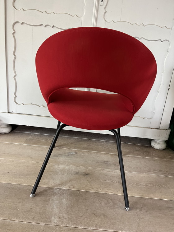 Image 1 of Artifort Nina roter eleganter und stilvoller Stuhl