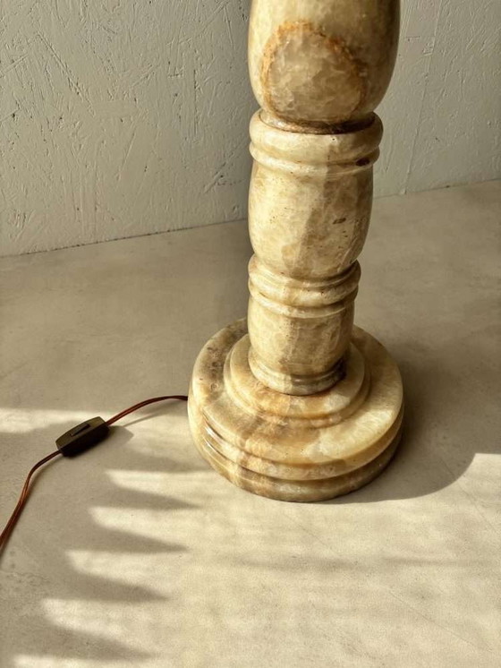 Image 1 of Lámpara de pie rara de mediados de siglo en alabastro