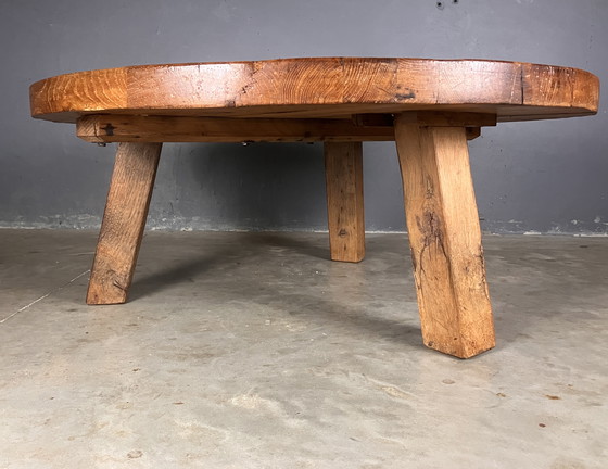 Image 1 of Brutalist eiken salontafel rond driepoot vintage 