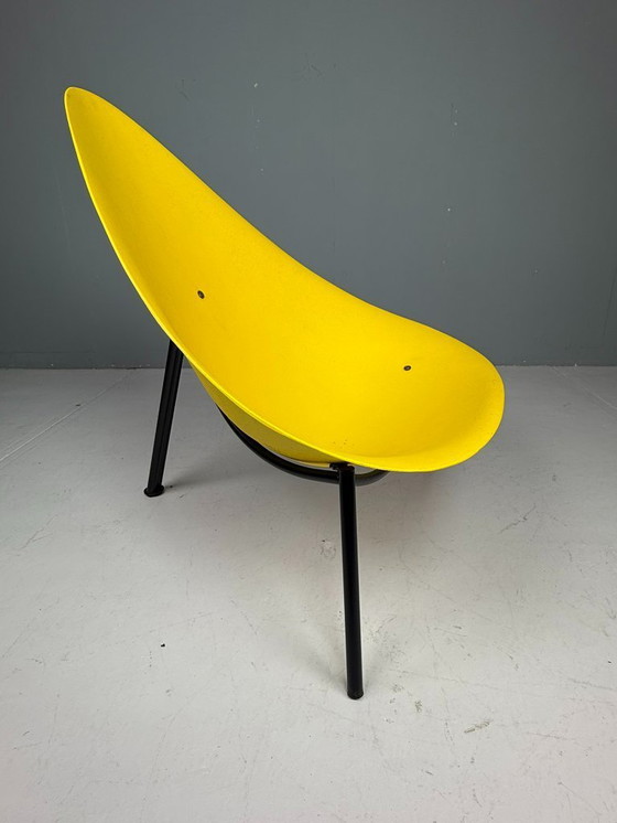 Image 1 of Fauteuil lounge trépied en fibre de verre jaune Ed Merat, France, 1956