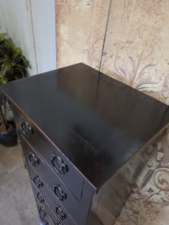 Image 1 of Commode haute chinoise, armoire d'apothicaire, classeur, dimensions 50x41cm et 149cm de hauteur.