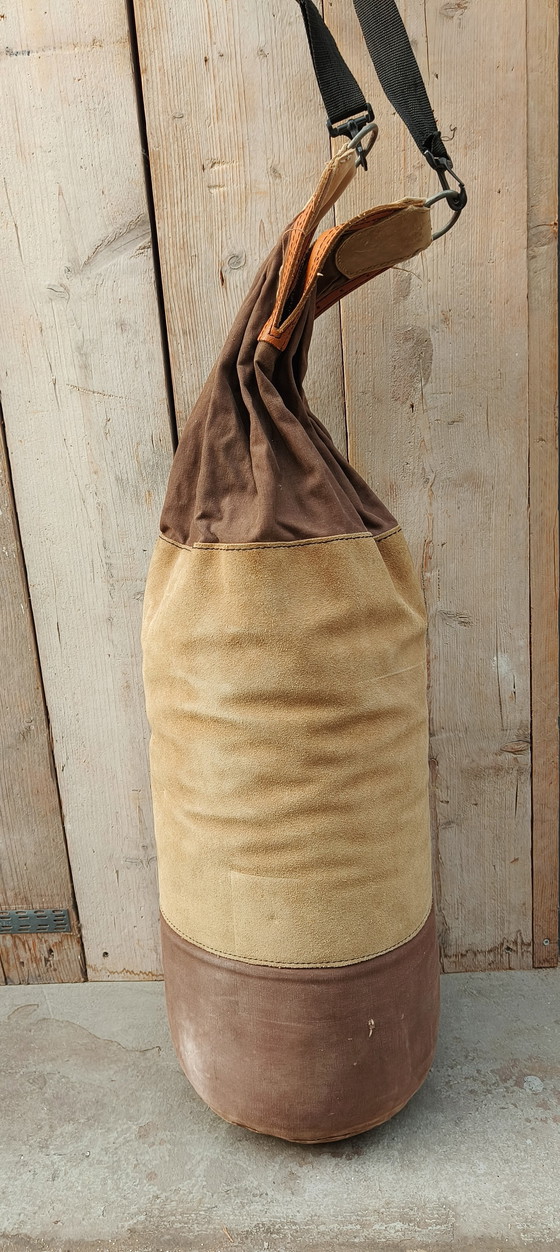 Image 1 of Sacco da boxe vintage in pelle nabuk anni '50, caverna maschile