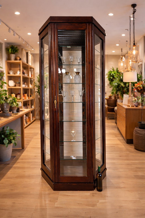 Antiker großer sechseckiger Schaukasten aus Holz (H 206 cm) (Vitrinenschrank)