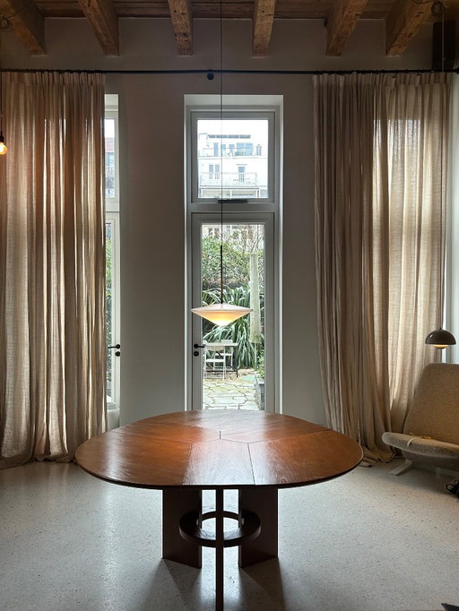 Beautiful round extendable table