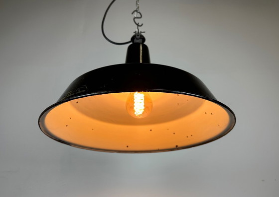Image 1 of Lampada a sospensione industriale in smalto nero di Reluma, anni '50