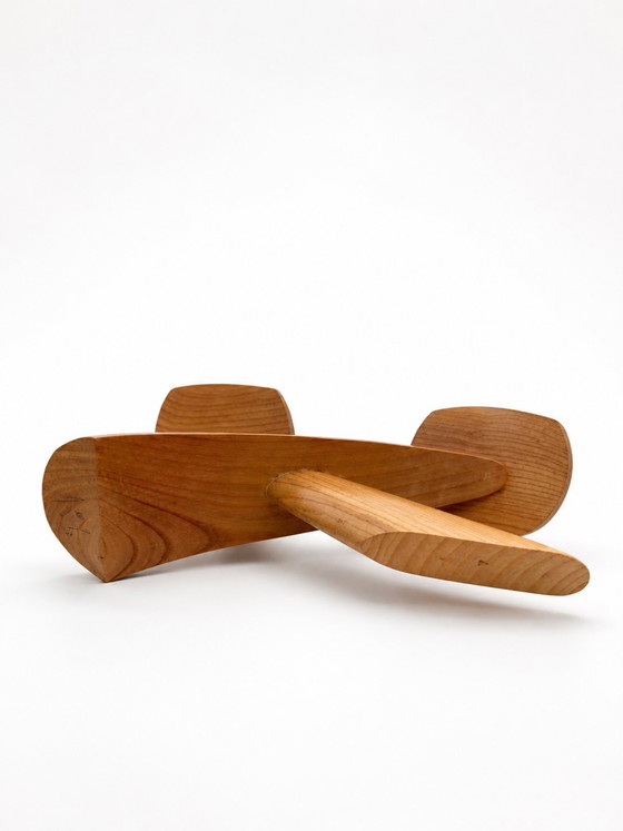 Image 1 of Rare chandelier sculptural en bois sculpté à la main, de style moderne du milieu du XXe siècle, en forme de boomerang.