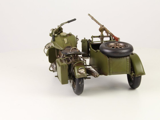 Image 1 of replica leger motor in metaal